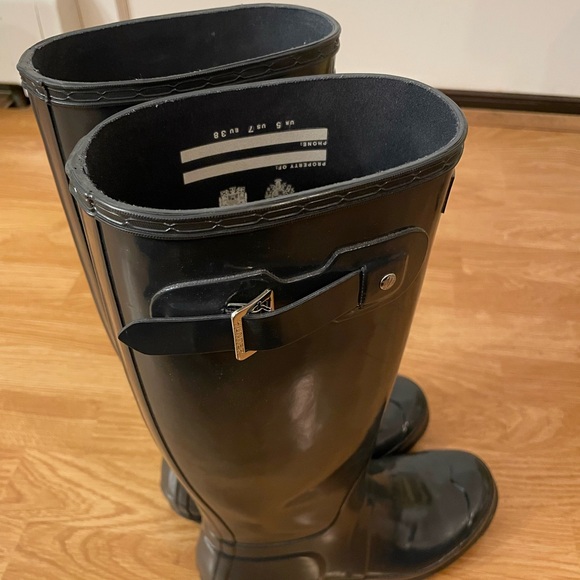 Like New Hunter Boots, Original Tall Gloss Rain Boots: Dark Slate, Size 7 - Picture 3 of 4